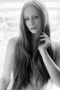 Model Samantha Saturnine